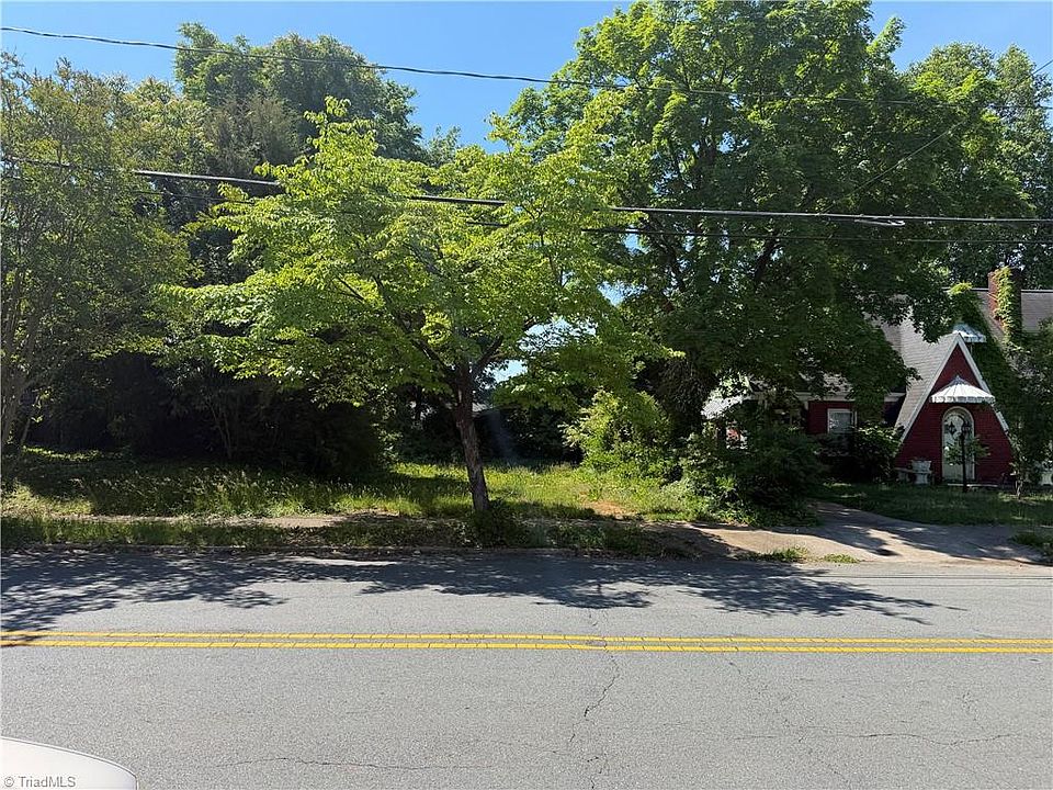 2nd image of 426 W 25th St