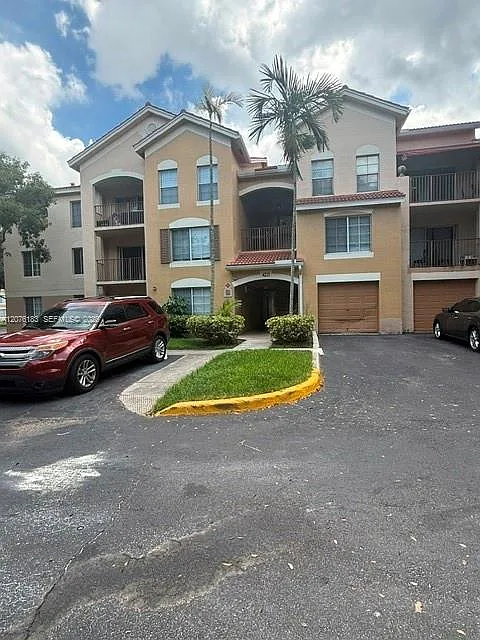 2 bed, 2.0 bath, 1060 sqft, $2,000 — Photo 2