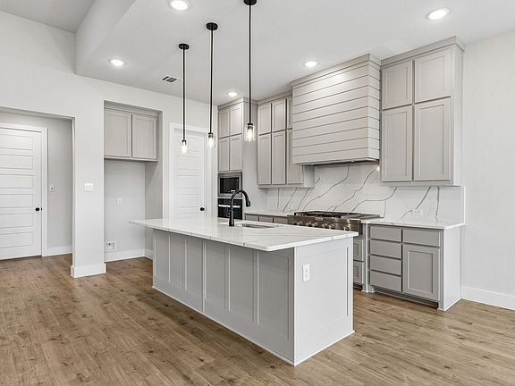 4th image of 1019 Goldenrod Dr