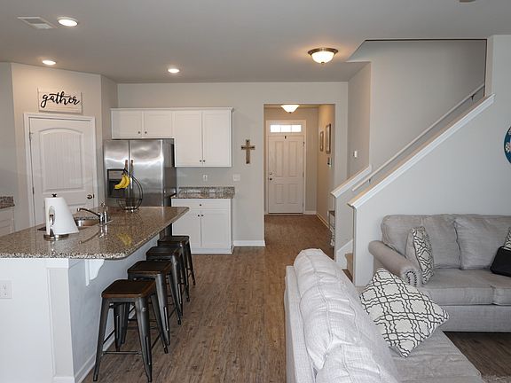 5th image of 1004 Meadowview Ln