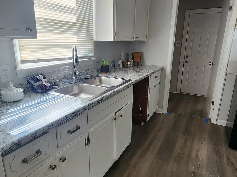 223 Marian Dr — Photo 3