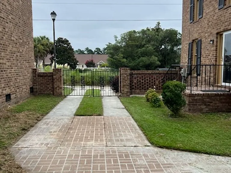 417 N Ebenezer Rd — Photo 4