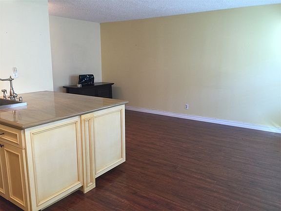 4th image of 22287 1/2 Erwin St