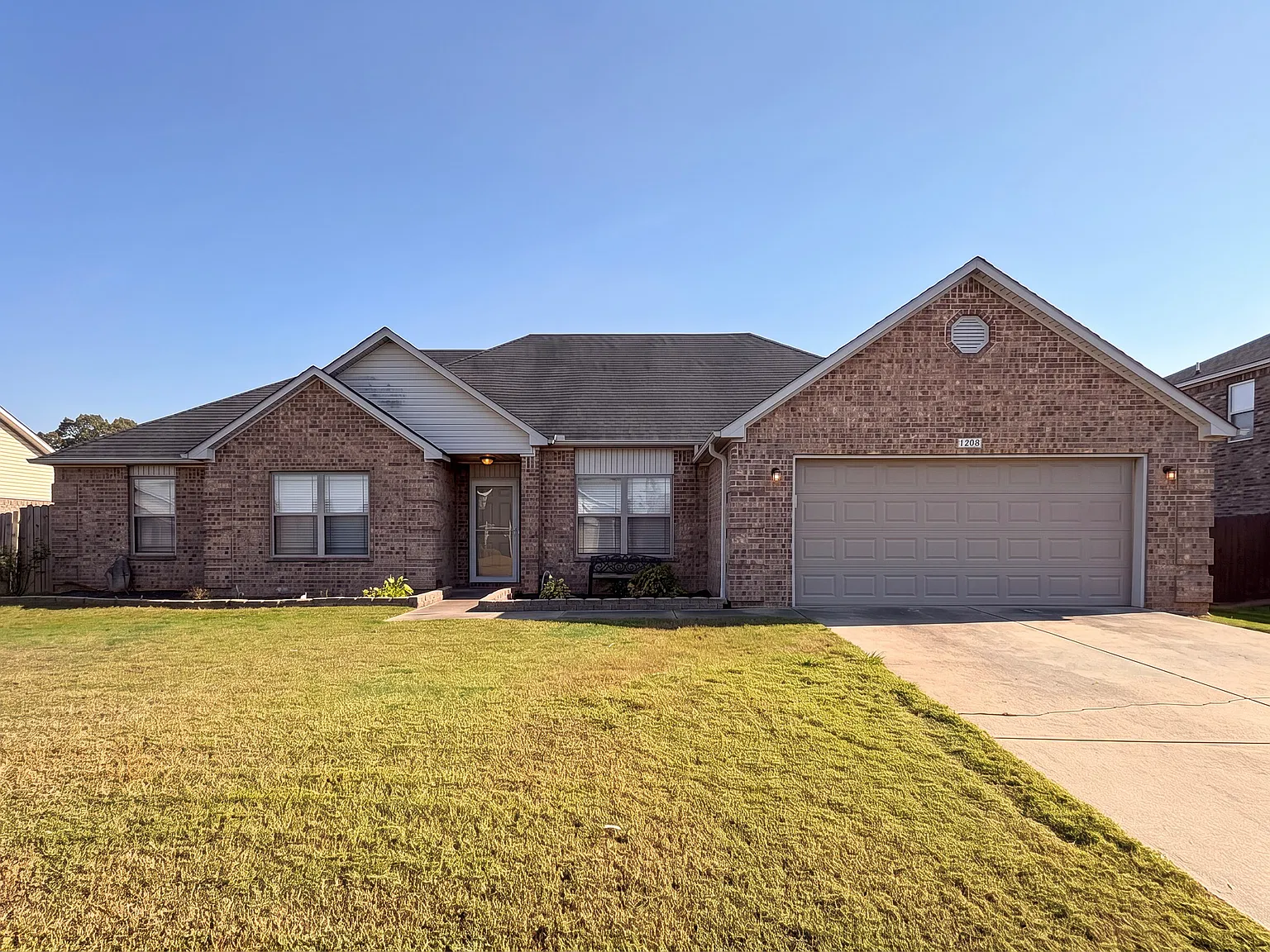 4 bed, 1853 sqft, $2,100 — Photo 1