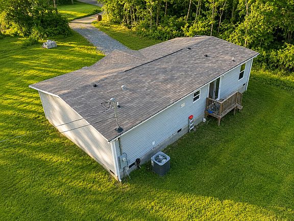 4th image of 122 Ritchie St