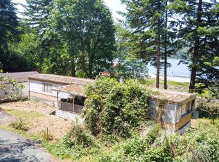 67064 Heron Rd, North Bend, OR 97459