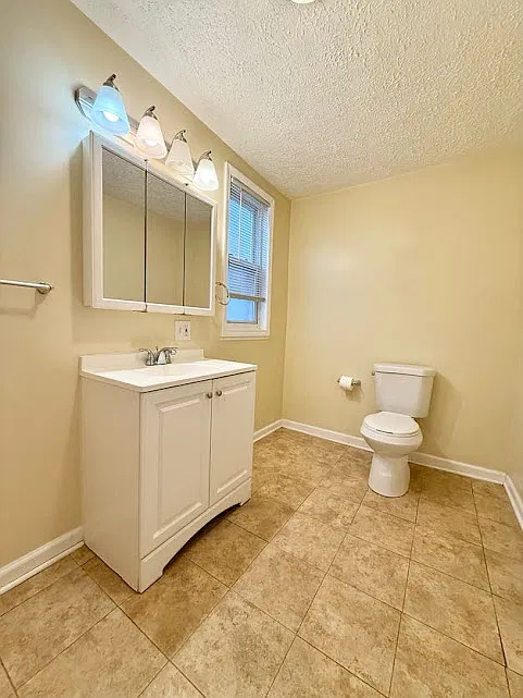 1 bed, 1000 sqft, $1,420 — Photo 4