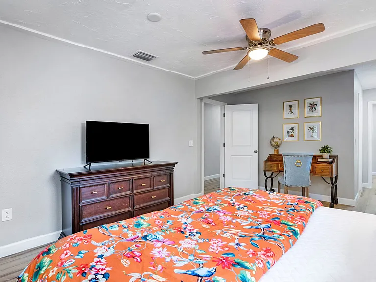 4705 Hollingsworth Ave — Photo 60