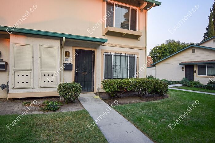 1st image of 121 Poas Cir