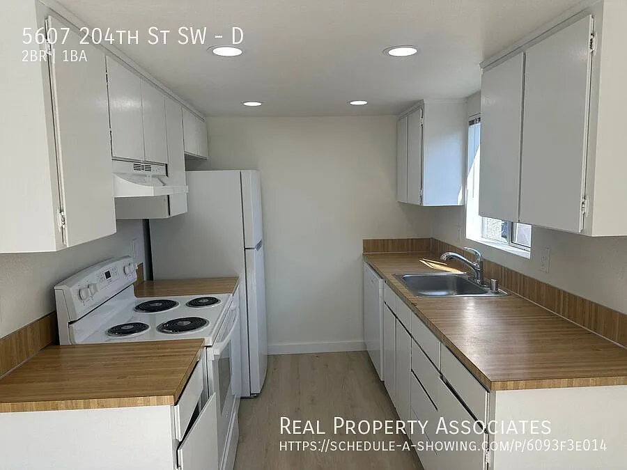 Lynnwood Apartment — Photo 2