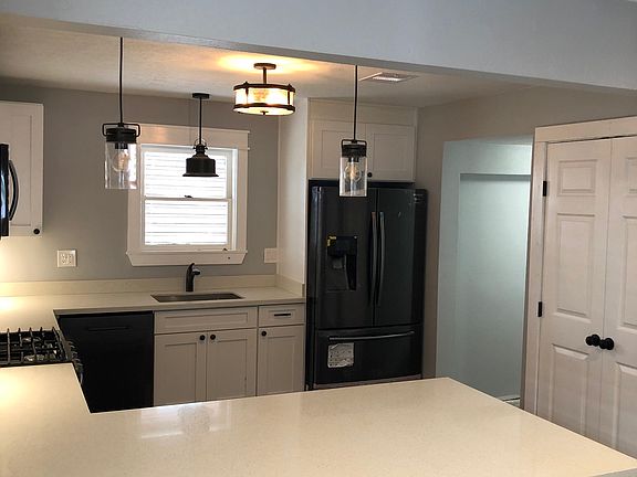 4th image of 4900 Fannin Dr