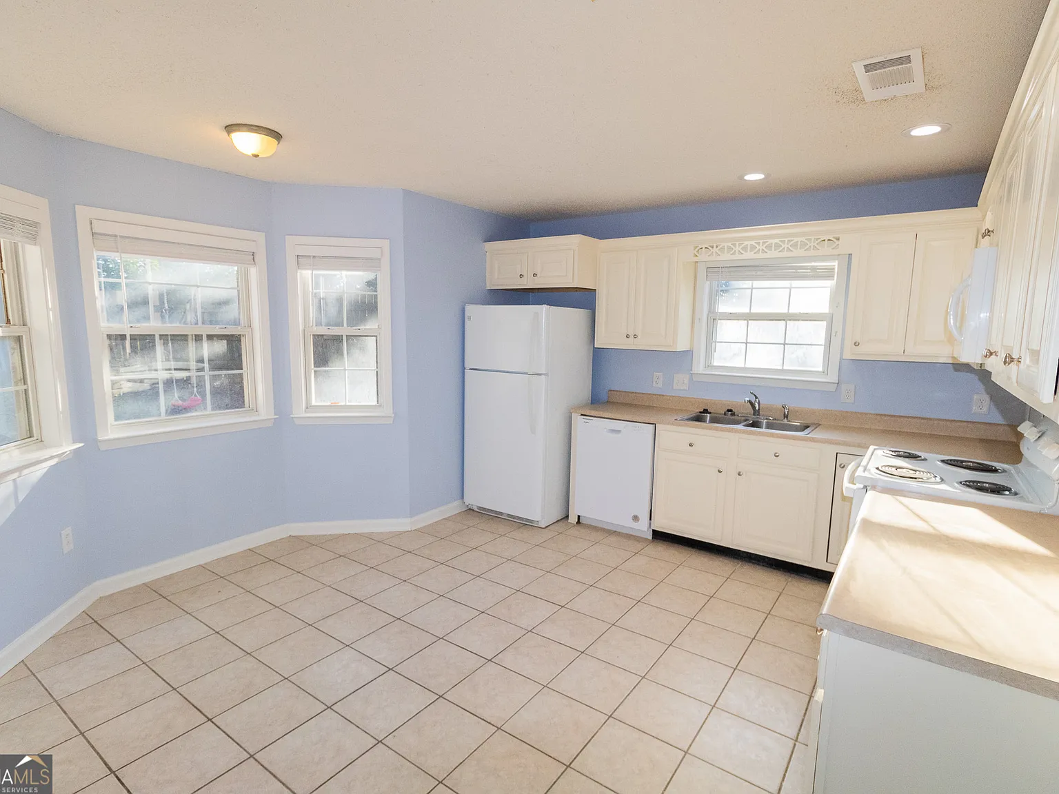 2 bed, 1.5 bath, 1232 sqft, $1,450 — Photo 4