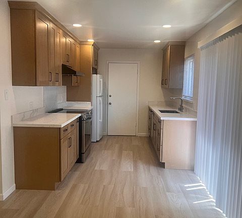 3rd image of 1415 Palm Ave #1415