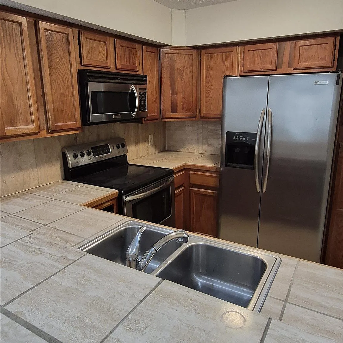 2 bed, 1265 sqft, $1,325 — Photo 3
