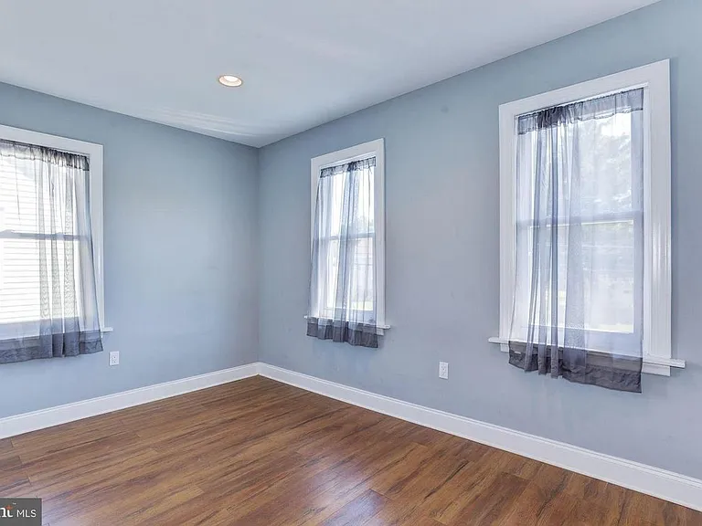 487 N Church St — Photo 16