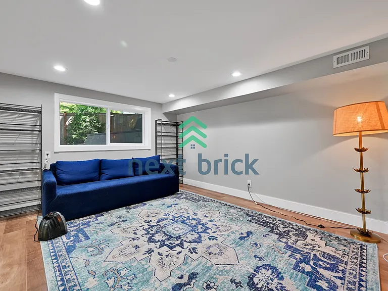 11810 NE 75th St — Photo 19