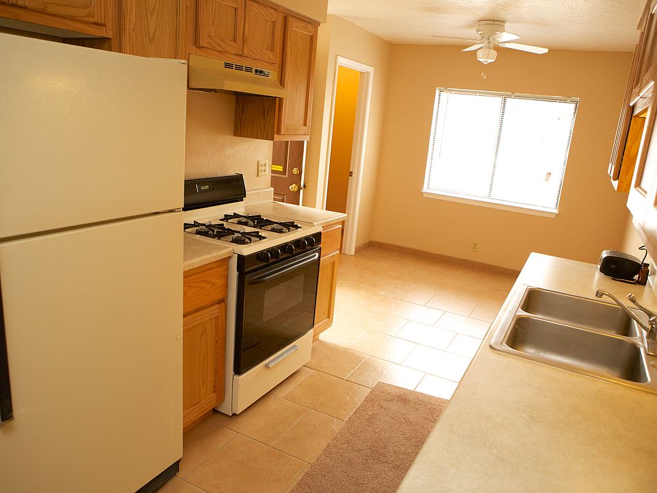 1st image of 3709 Wellesley Dr NE APT C