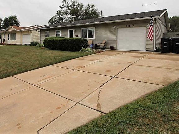 2nd image of 1017 Alder Dr