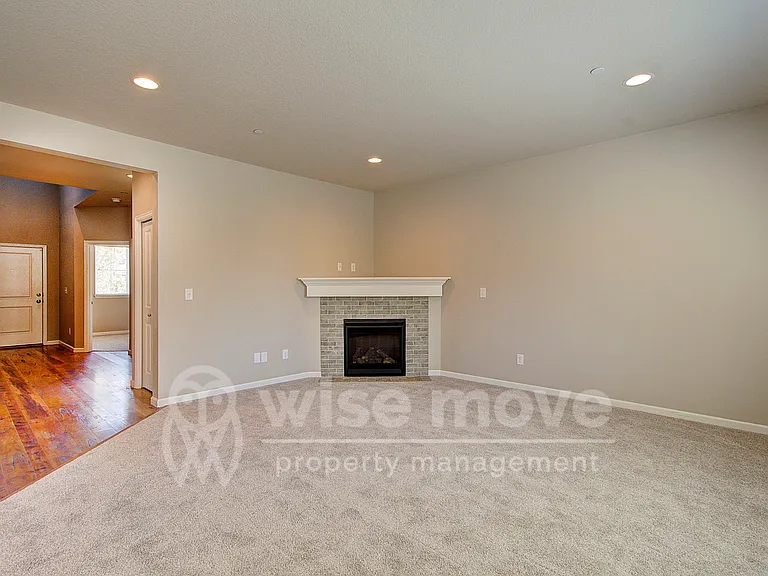7317 N 93rd Ave — Photo 6