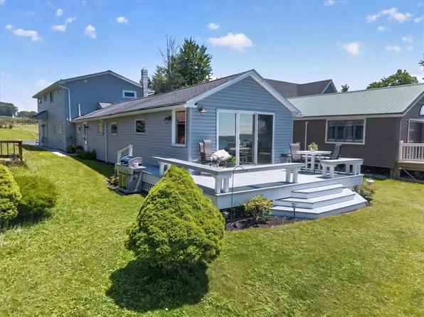 7027 Lake Bluff Rd, Wolcott, NY 14590