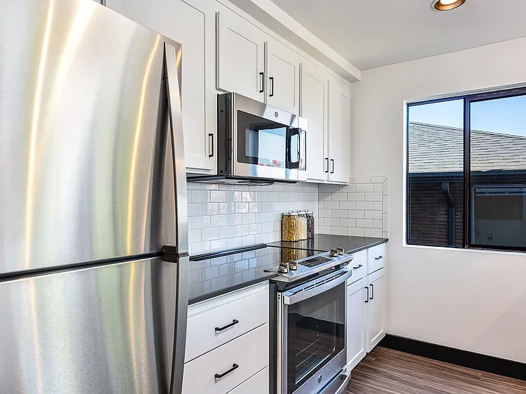 2410 Dexter Ave N #102 — Photo 8