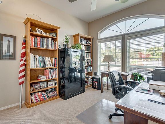 4th image of 2704 SE Baypoint Dr
