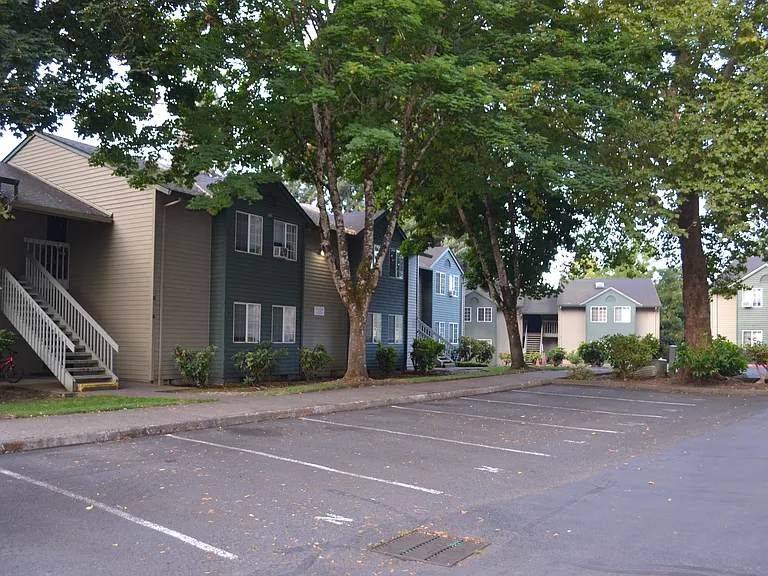 London Pointe Apartments — Photo 26