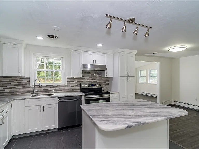 22 Wethersfield Rd — Photo 3