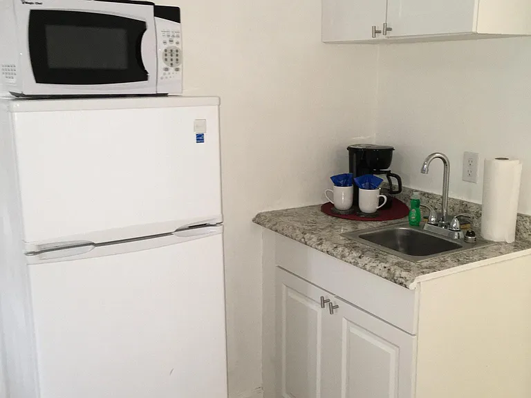 910 N Victoria Park Rd #207 — Photo 2