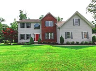 18 Wishing Well Ln, Rexford, NY 12148