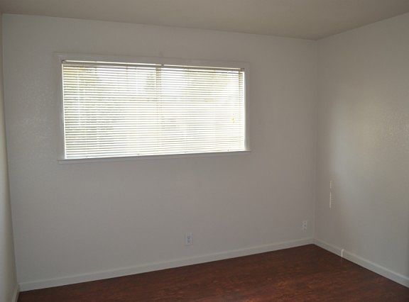 4th image of 1561 71st Ave