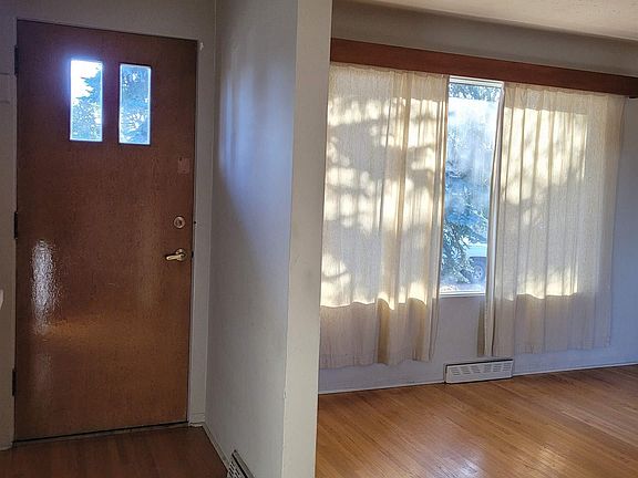 5th image of 14416 110a Ave NW