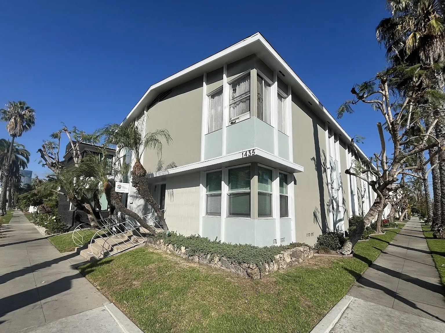 0086 Ocean-Capri Building — Photo 4