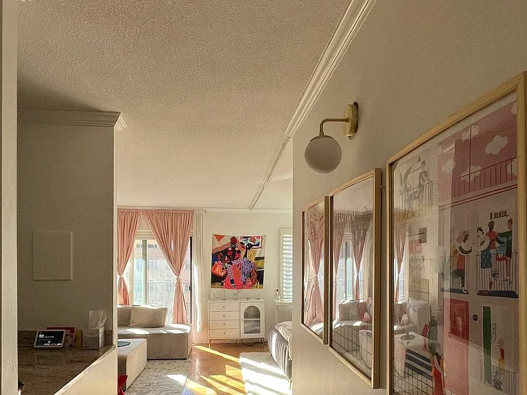 Sunny unit entrance