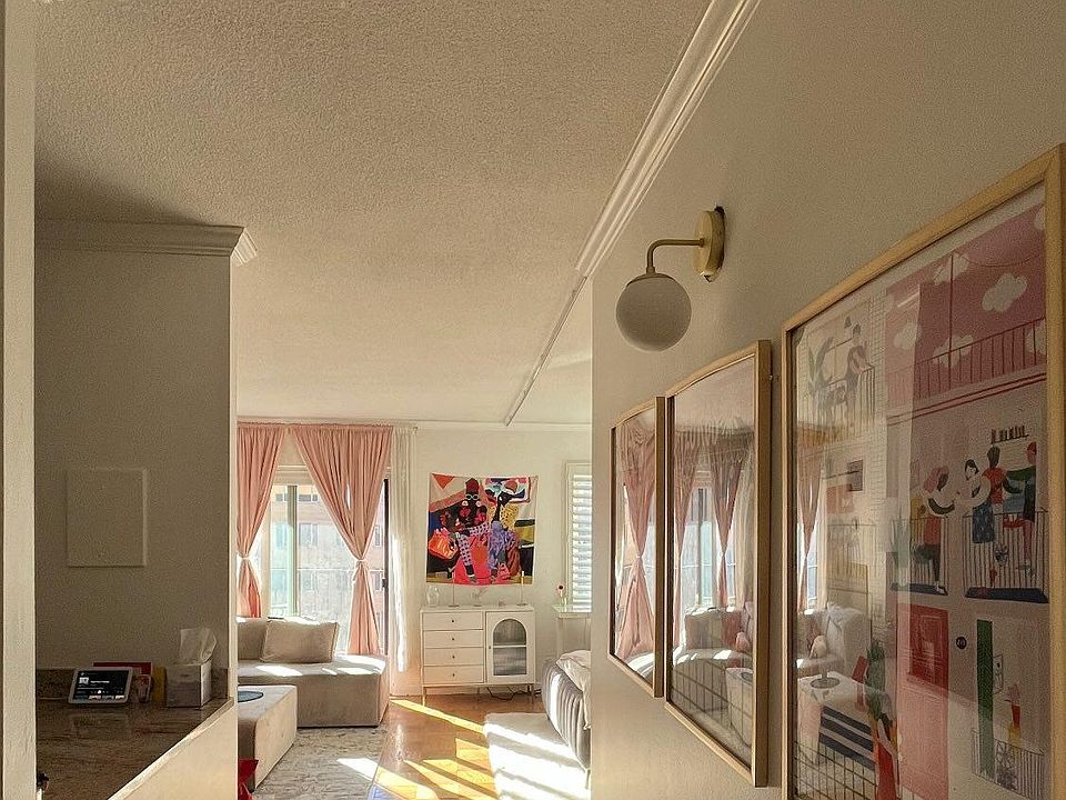 Sunny unit entrance