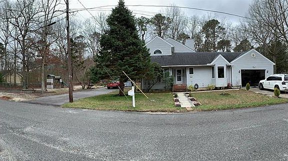 2nd image of 528 E Brown Ave