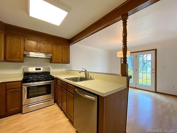 4th image of 9 Juniper Pl #9