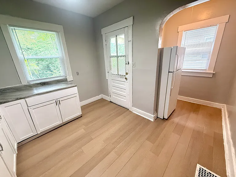 412 Neal Ave — Photo 5
