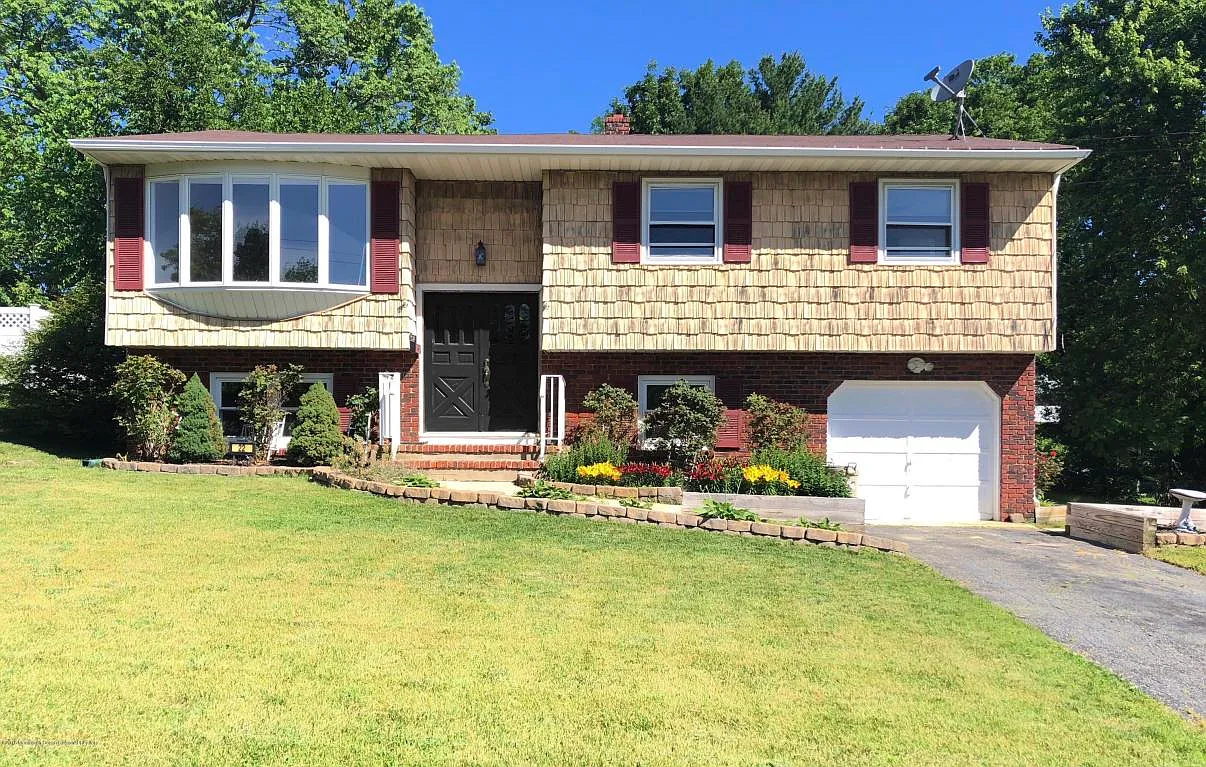 22 Kingsport Dr photo 1