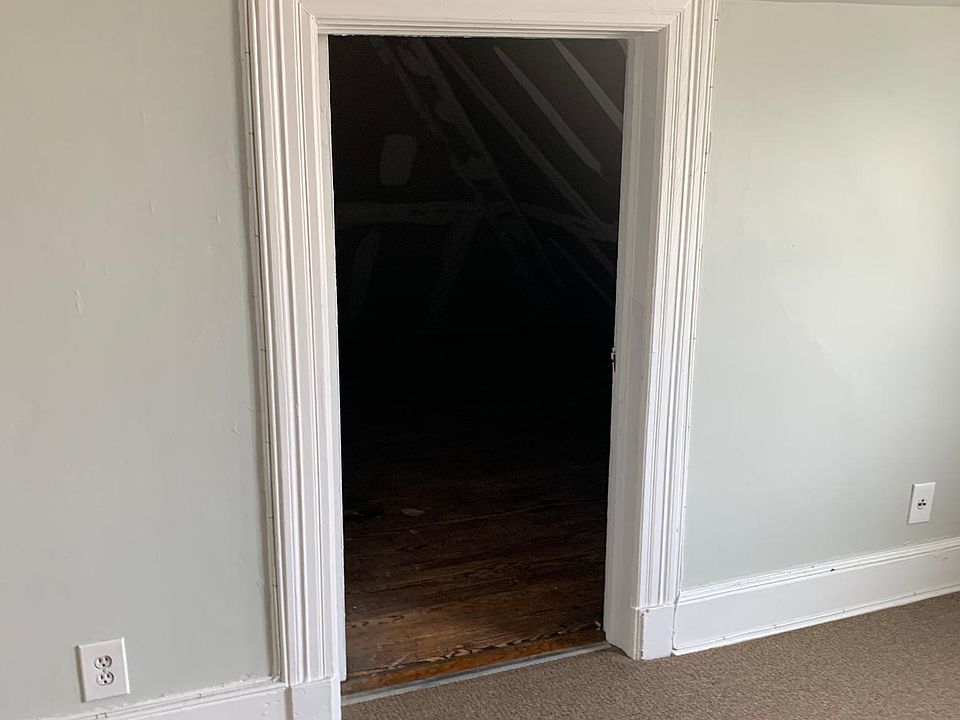 1st image of 19 Rich Ave #3