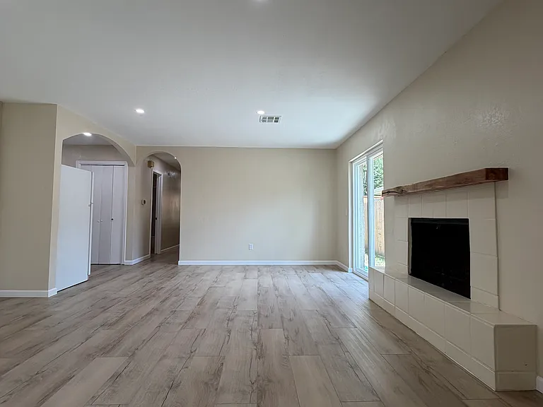 4209 Willowisp Dr — Photo 1