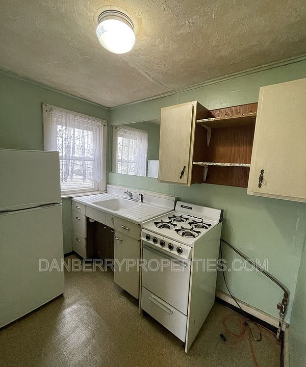1st image of 108 Taft Blvd #C