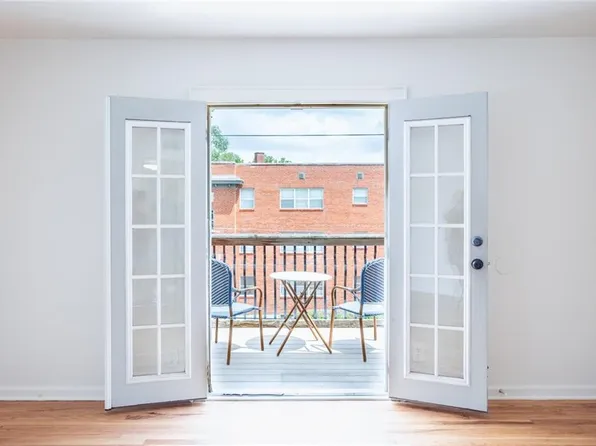 1211 W 45th St APT 3W, Kansas City, MO 64111