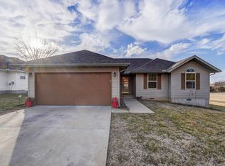 1304 Ginger Blue Ave, Monett, MO 65708