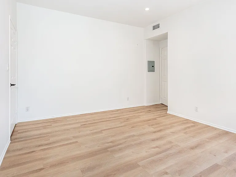 906 S Wooster St — Photo 14