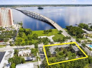 2556 1st St #9, Fort Myers, FL 33901