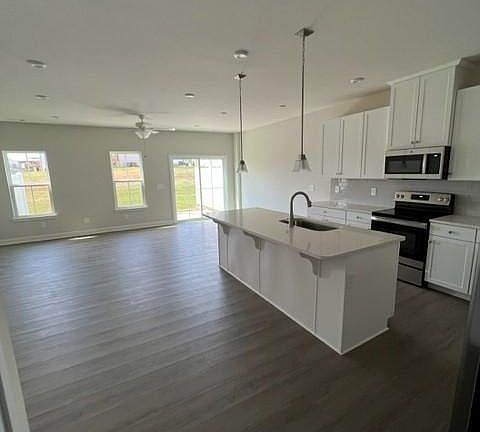 4th image of 219 Pryor Dr