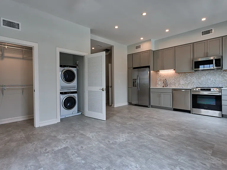 The Elliott Apartments — Photo 41