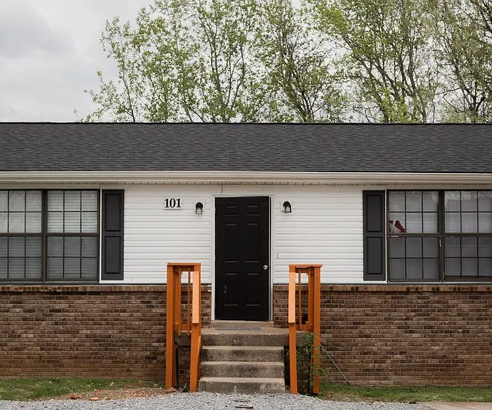 101 Bennett Dr — Photo 2