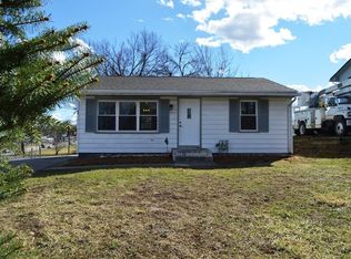 1207 Pioneer Rd, Des Moines, IA 50315